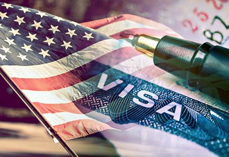 トランプ大統領、技能労働者ビザに年10万ドルの新規手数料　企業や各国に衝撃